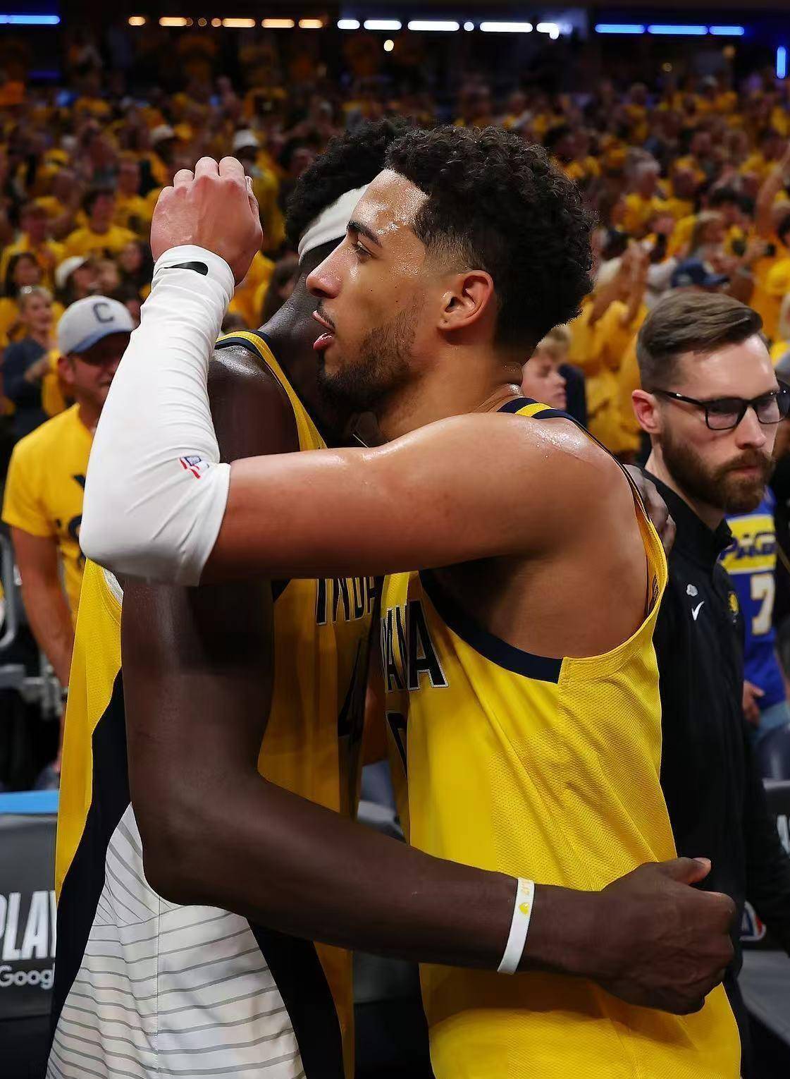 西亚卡姆巅峰对决，穆古鲁扎与90激战湖人分钟，惊险取胜胜负难料！的简单介绍