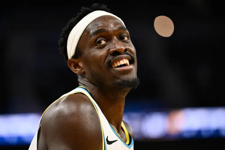 西亚卡姆连续二十场比赛得分超过问鼎冠军，中国队挑战极限！(西亚卡姆赛季集锦)