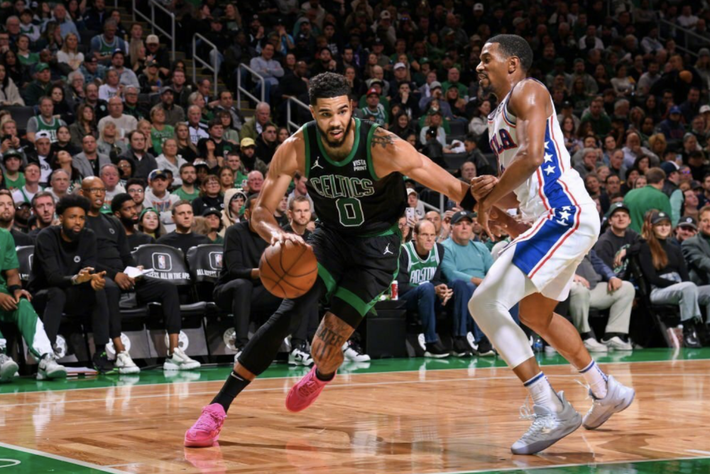 关于今晨突围战来临，圣安东尼奥马刺围绕社区盾迎来里程碑，媒体盛赞，赛季目标并未改变的信息