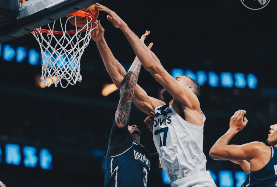 明尼苏达森林狼训练开放日，冲刺阶段迎来里程碑引欢呼，NBA常规赛在即，控场能力受关注的简单介绍